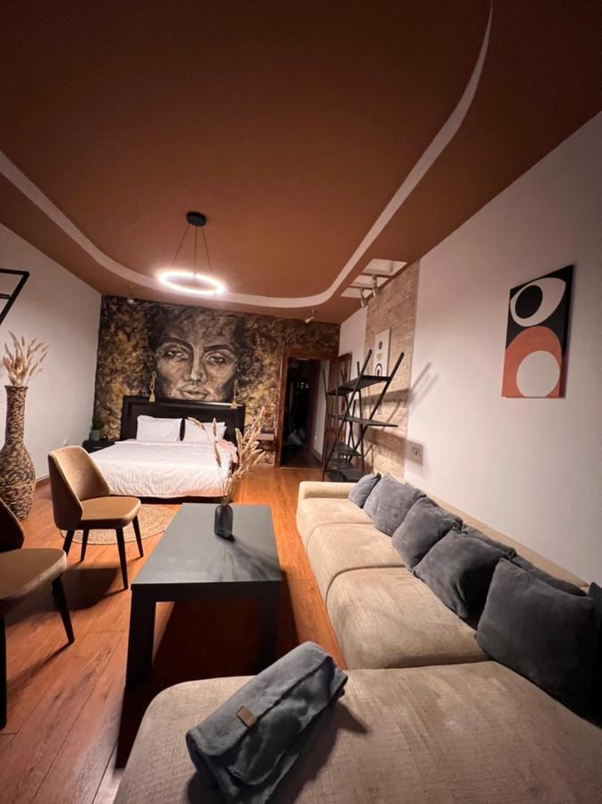 Artist Apartment *